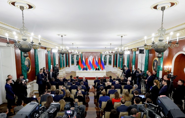 Officials and journalists attend a press conference of Belarus' President Alexsandr Lukashenko and Russia's President Vladimir Putin in Moscow on March 13, 2025. Belarus has been jailing an increasing number of journalists since 2020, after Lukashenko's disputed reelection. (Photo: AFP-Pool/Maxim Shemetov)